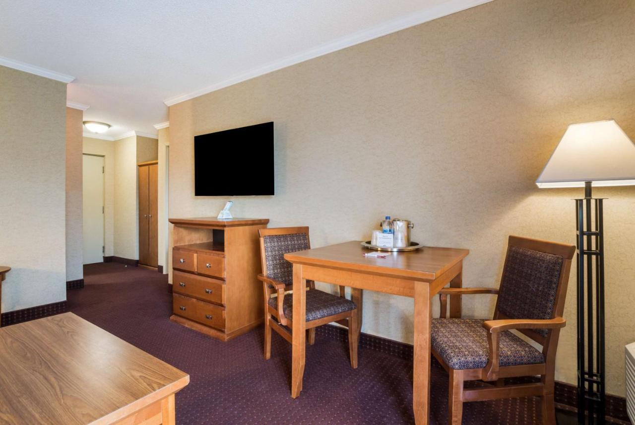 Best Western Plus Norwester Hotel & Conference Centre Thunder Bay Exterior photo